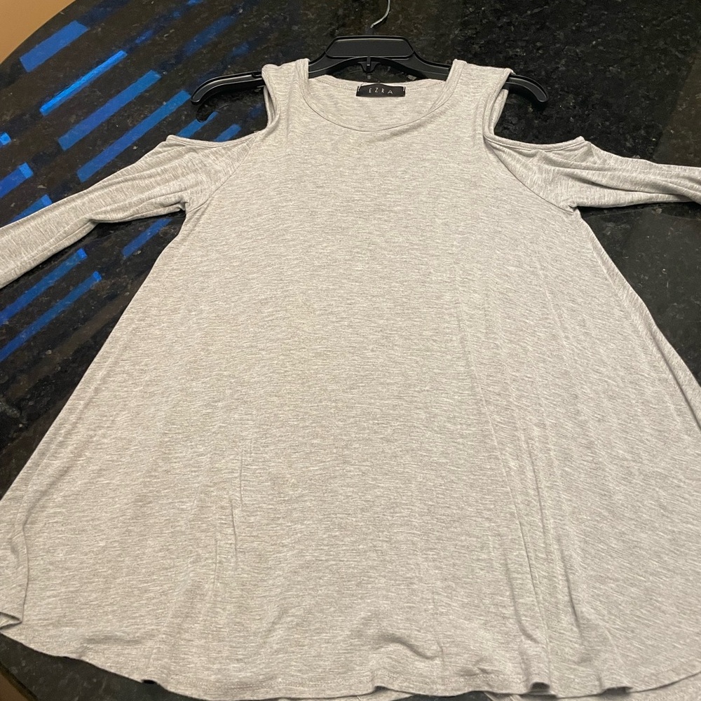 Ezra Cold Shoulder Three Quarter Sleeve Top size m